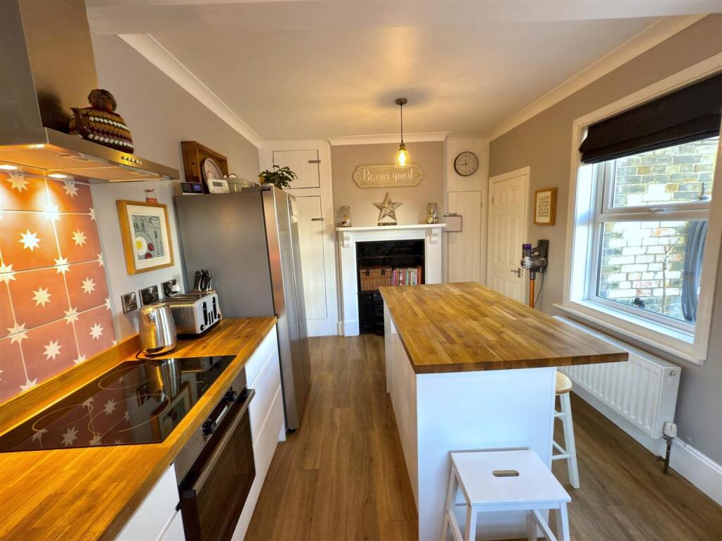 KITCHEN AREA.jpg