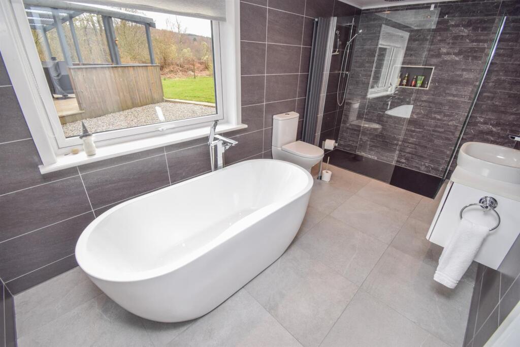 BEDROOM ONE EN-SUITE-2.jpg