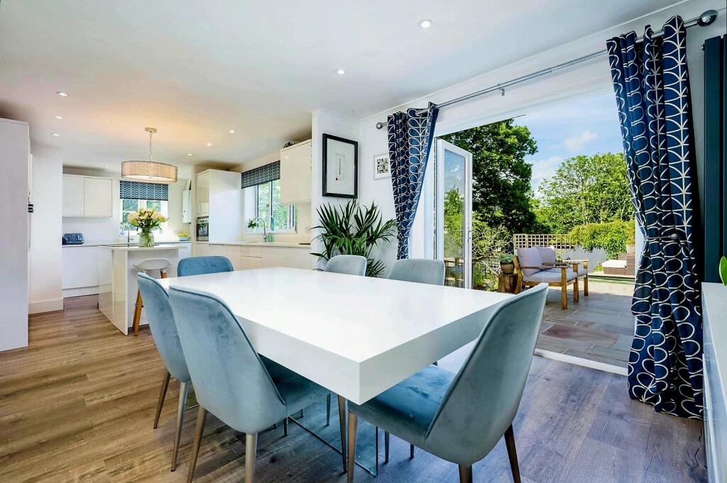 Kitchen / dining room