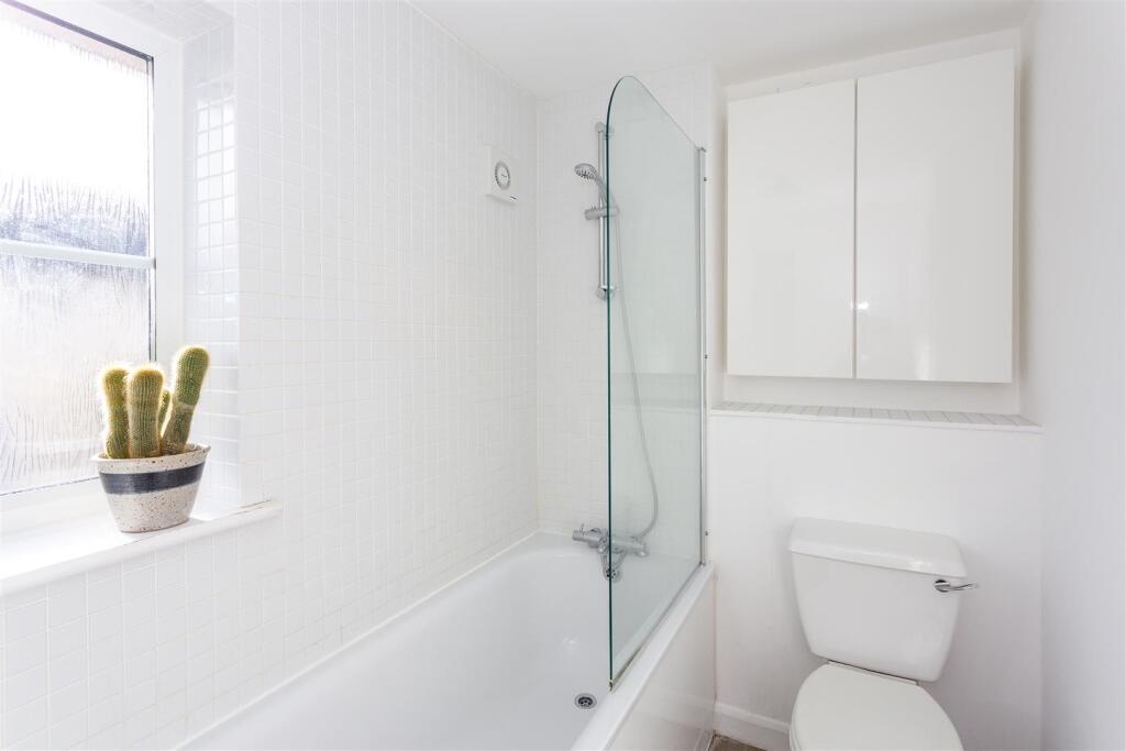 Bathroom1.jpg