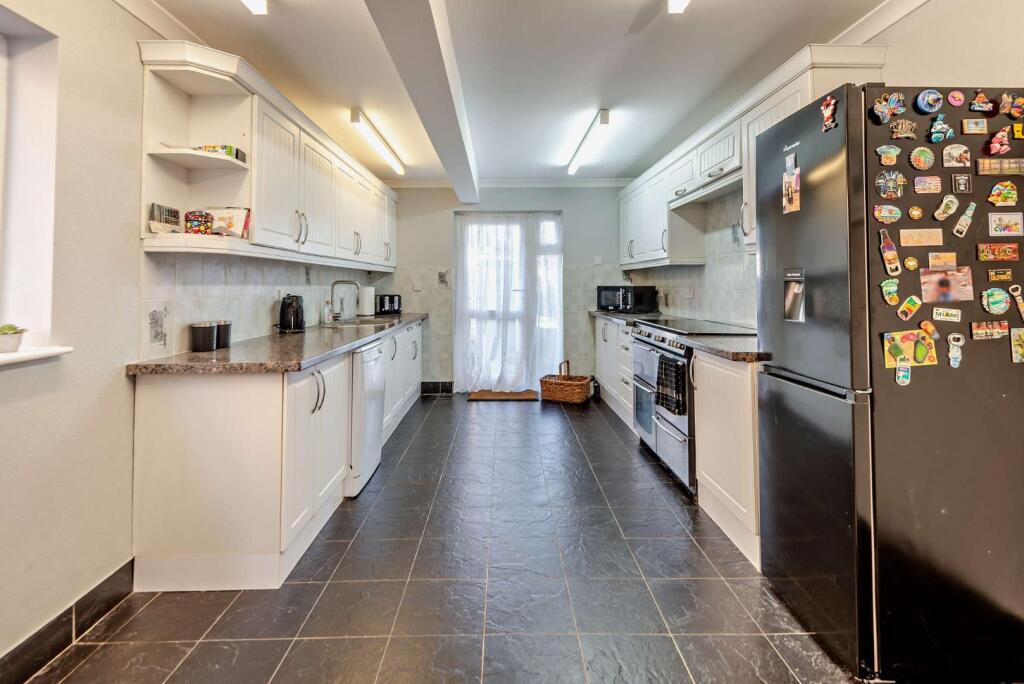 kitchen 2.jpg