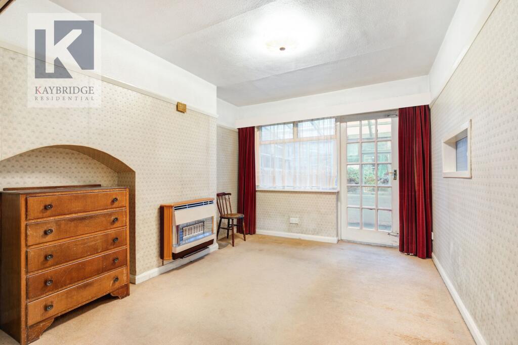 Lynmouth Avenue, Morden