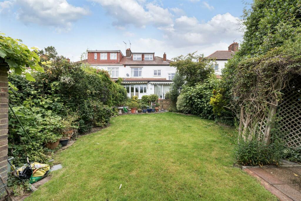 Bressey Grove E18