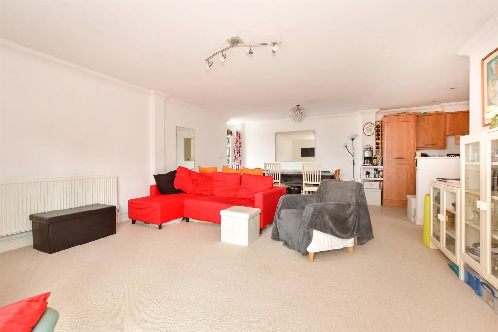 Lounge/ Dining Room
