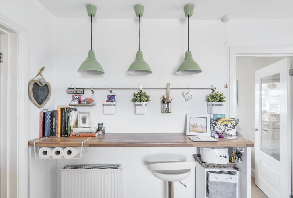 1319002-10-6867ec...