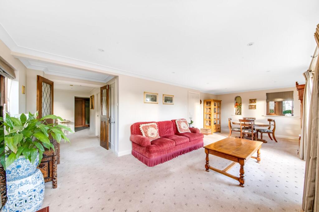 LIVING / DINING