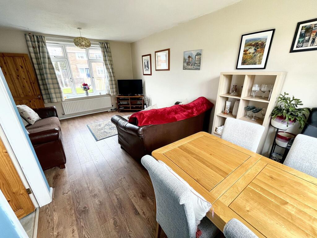 Sunshine Lounge-Dining Room