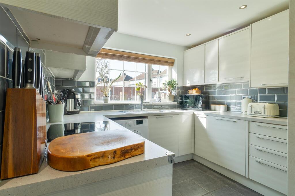 Elm Walk Greenacres11.jpg