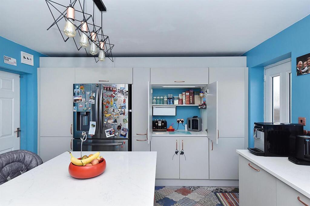 RECENTLY REFITTED DINING KITCHEN