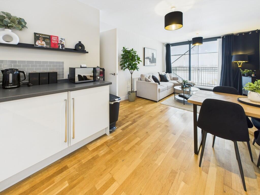 CAM03974G0-PR0112...