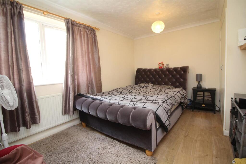 bedroom 1.JPG