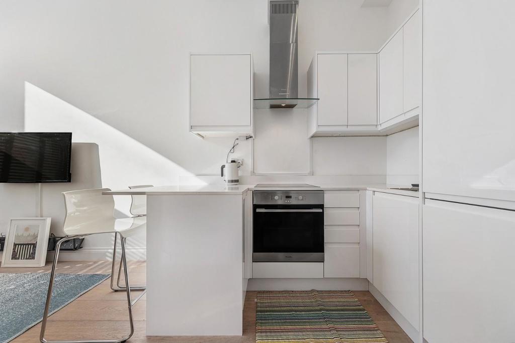 Kitchen (2).jpg