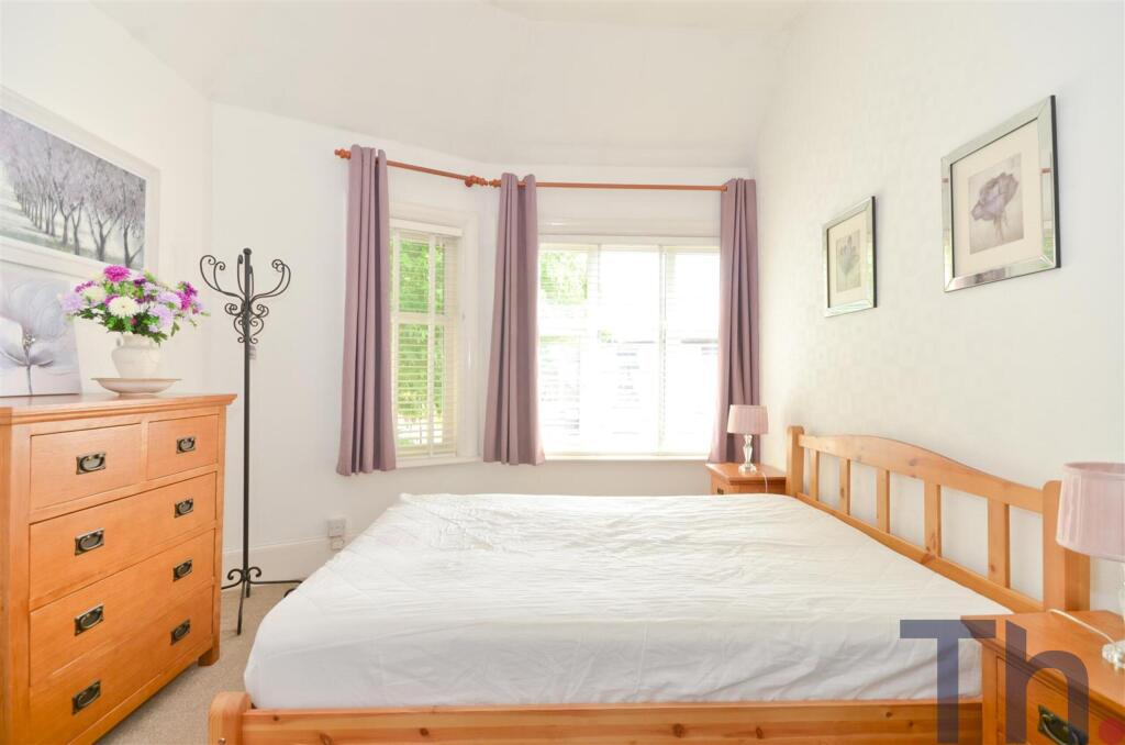 Bedroom 1.JPG
