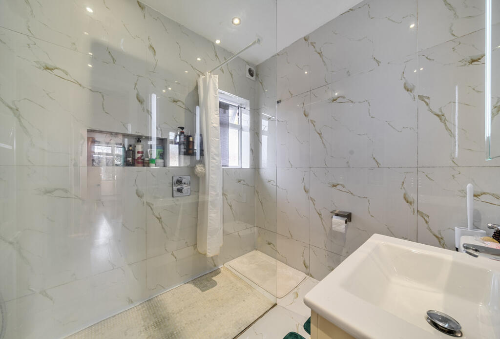 1376244-6-690b2a1...