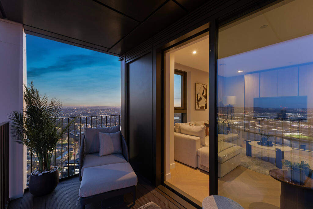 101033_Flat-37.06-222-Marsh-Wall (45).jpg