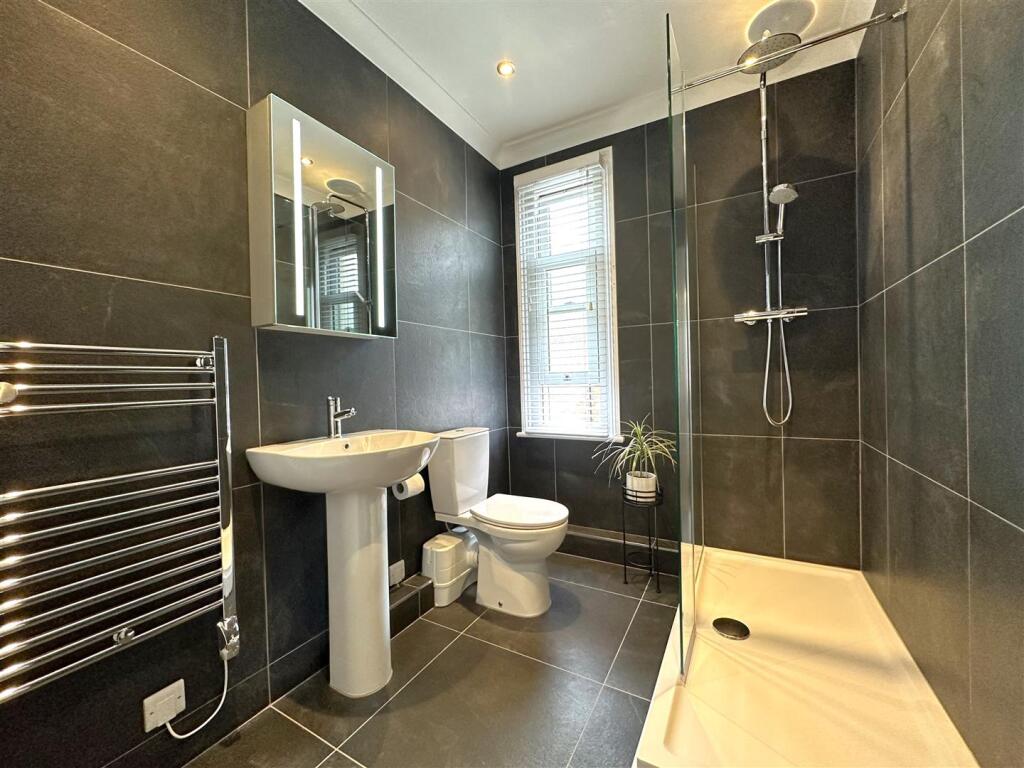 Stylish Shower Room 736