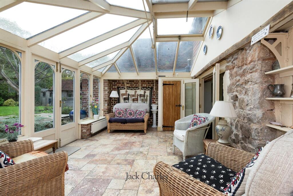 The Artichoke, Park Rd, TN11 9SR 013.jpg