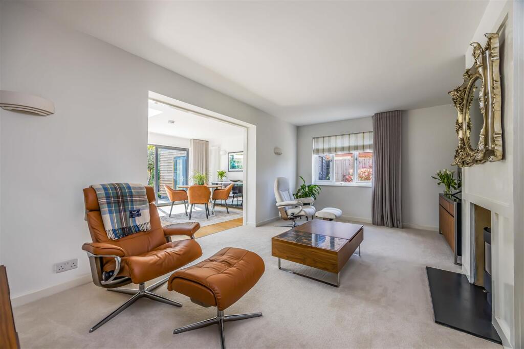 15 Sinah Lane, Hayling Island-Small-PorticoMarketi