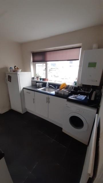 Kitchen 2.jpg