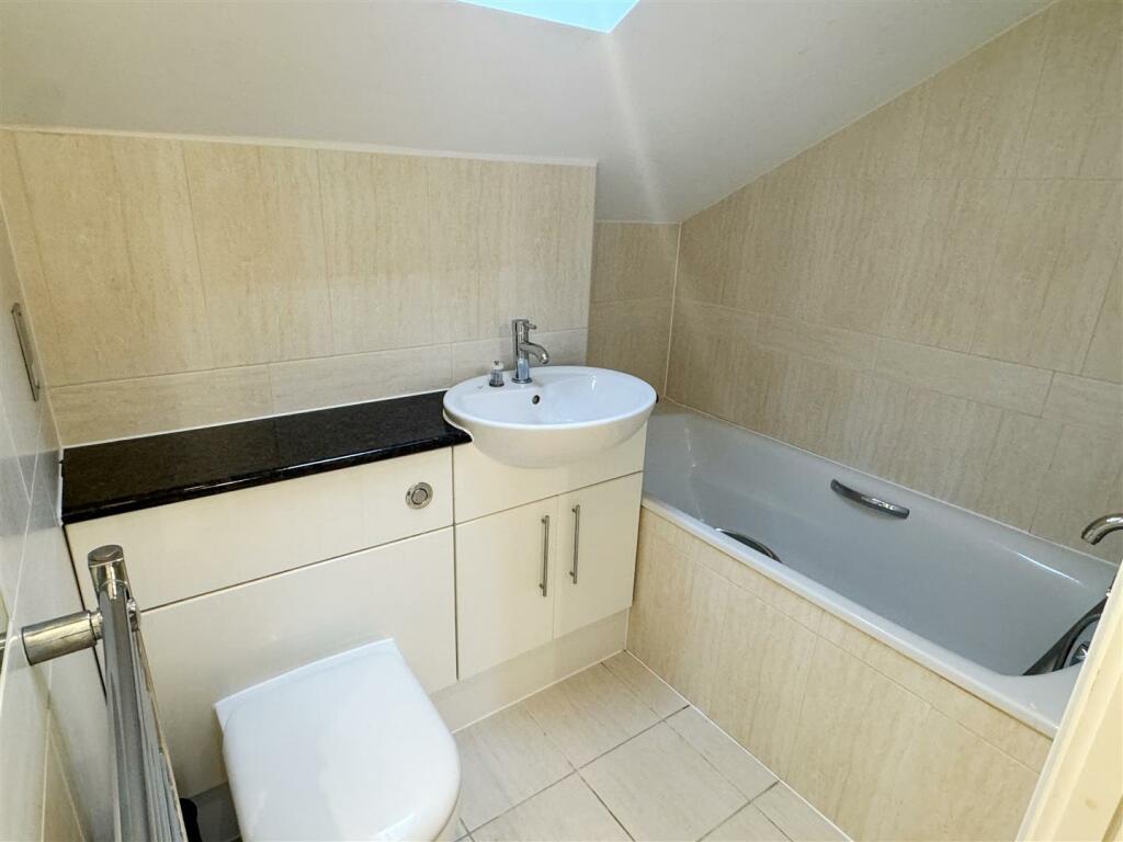 Family Bathroom.JPG