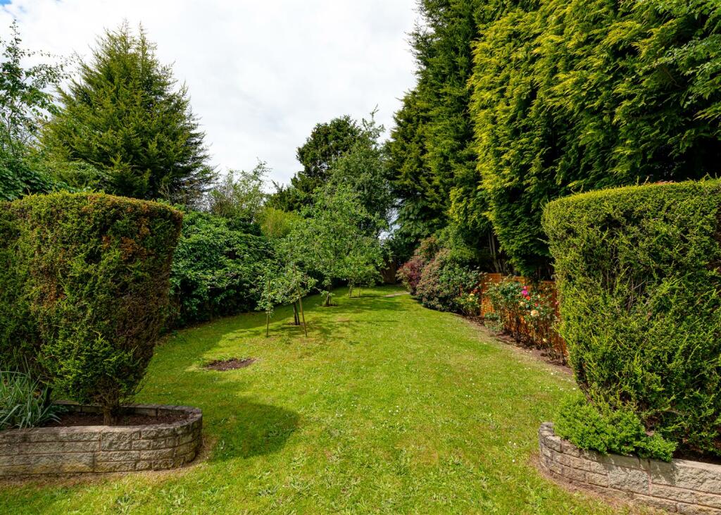 The Squirrels, 27 Stourbridge Road-Garden3.jpg