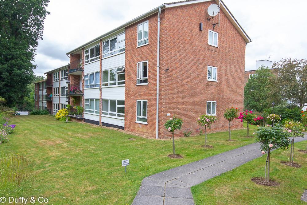 8 Tennyson Ct (1 of 15).jpg