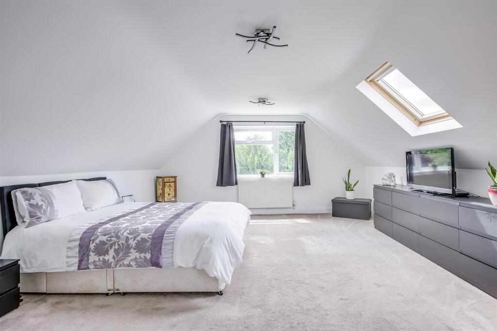 16 Wycombe Road, HP15 6RY-4.jpg
