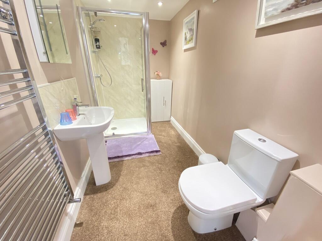 Annexe shower roo...