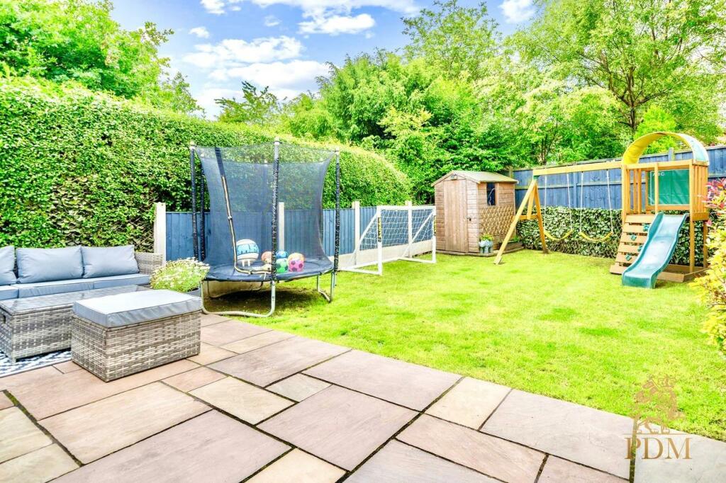 33 Russell Crescent Wollaton Nottingham NG8 2BQ