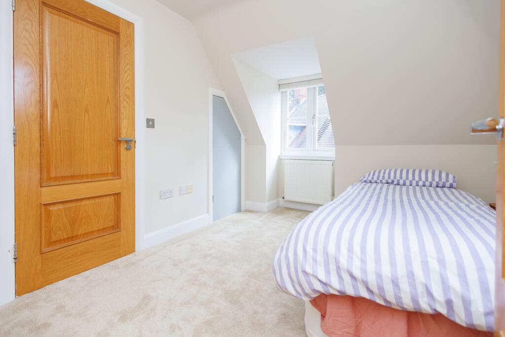 Second bedroom 2