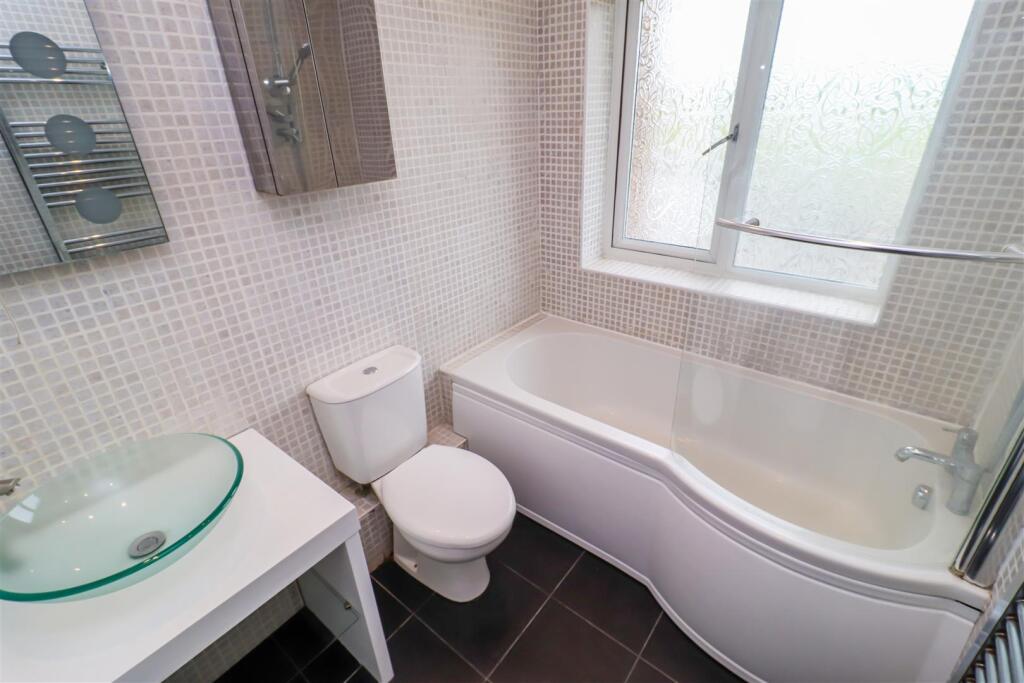 BATHROOM/W.C.