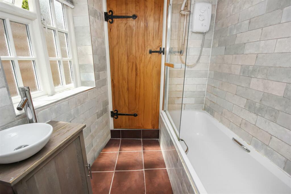 Bathroom.JPG