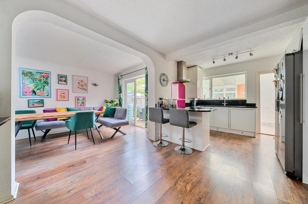 1299065-3-682f445...