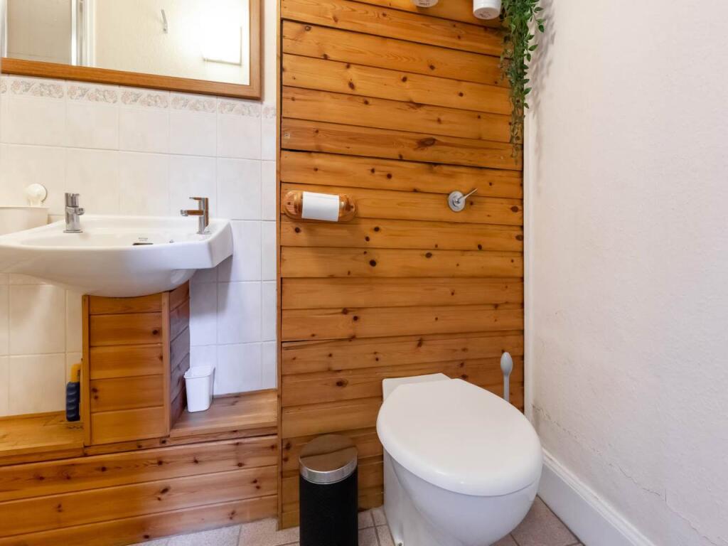 61135_CaledonianCres