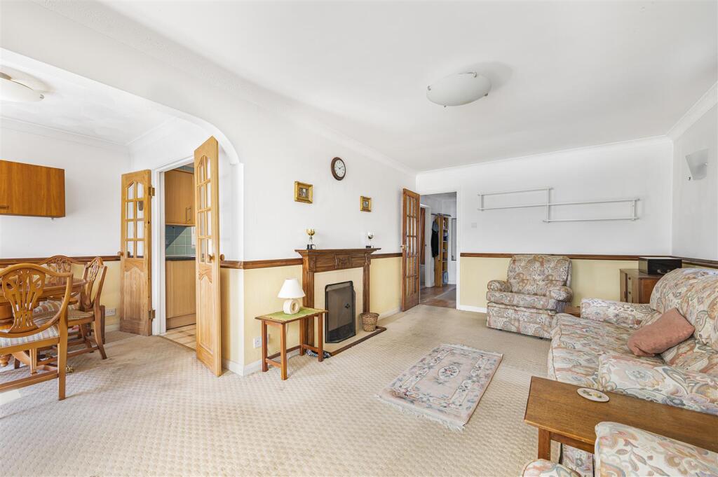 Lounge/Dining Room