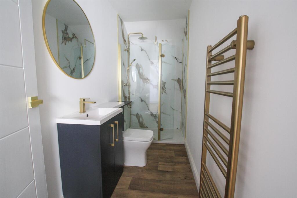 Flat 4 - Shower Room