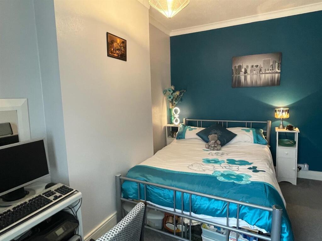 Bedroom,,.jpg