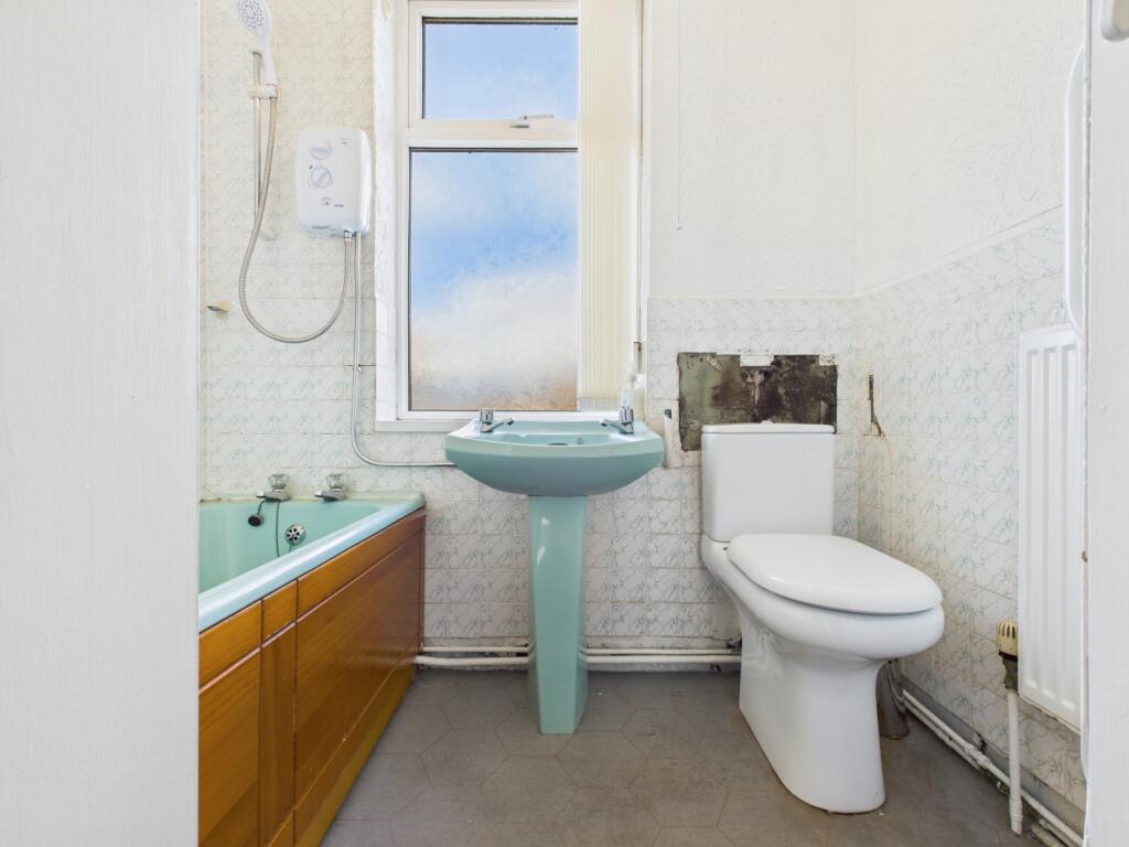 CAM03729G0-PR0171-STILL028