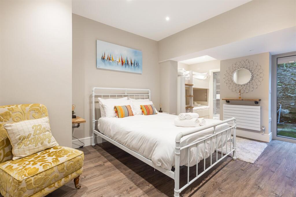 A10 - 44 Above Town Dartmouth - 250130.jpg