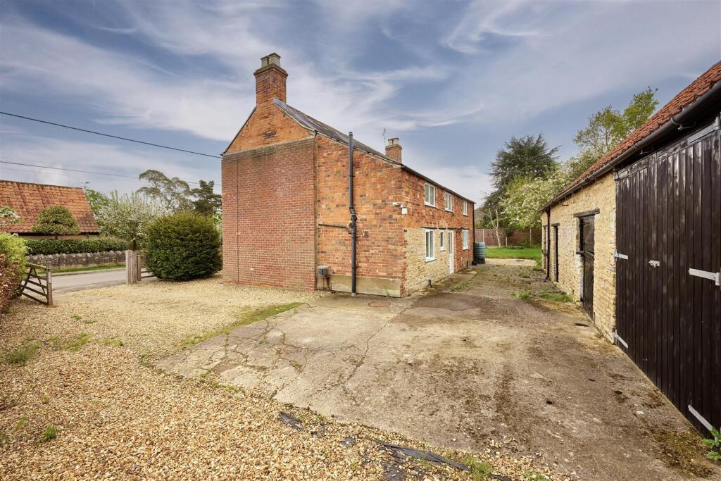 5-123 Main St Aldwincle-5.jpg