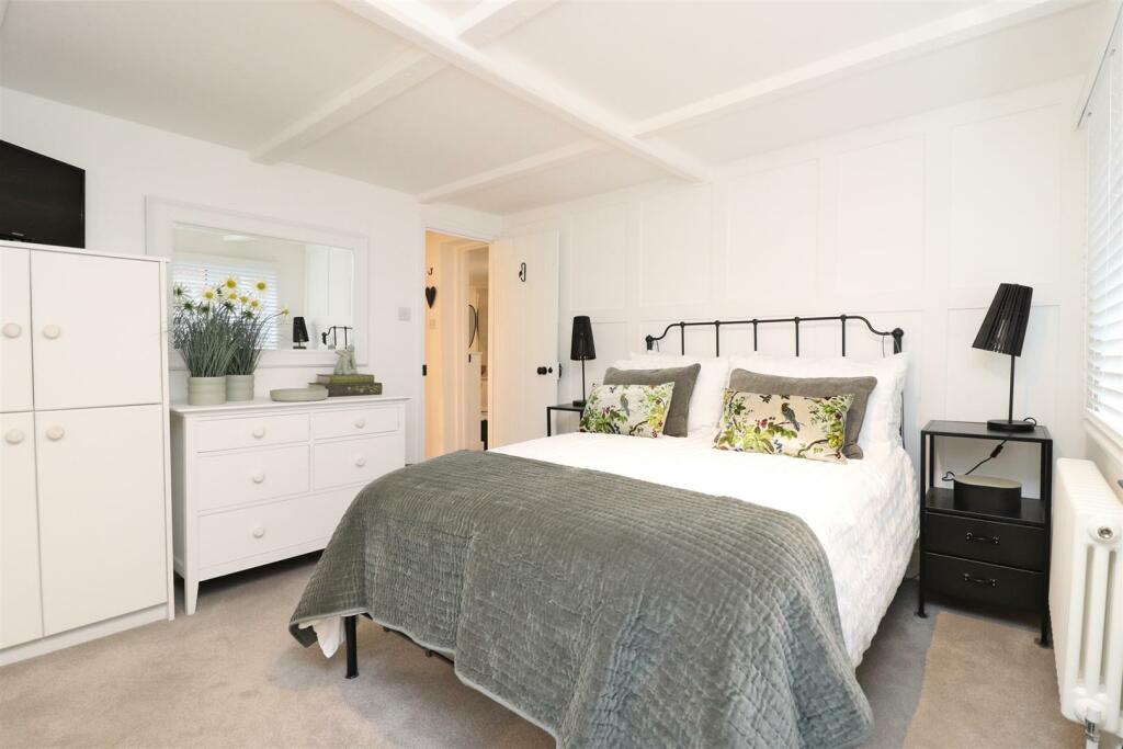bed 1,4.JPG