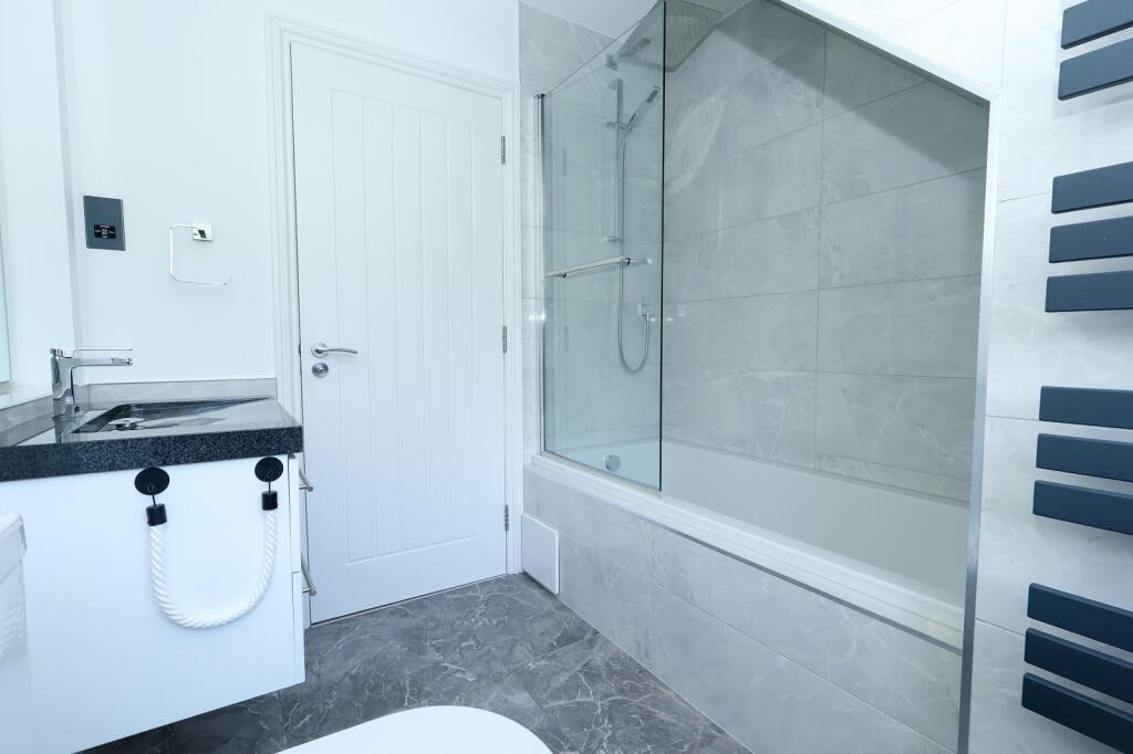 Studio Shower Room