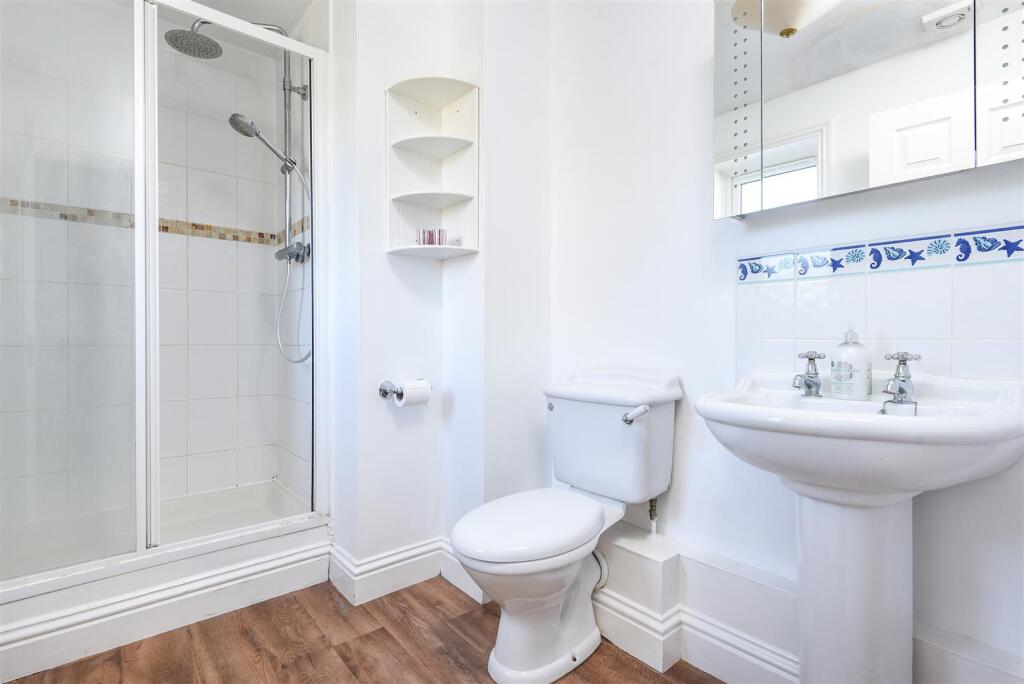 EN SUITE SHOWER ROOM