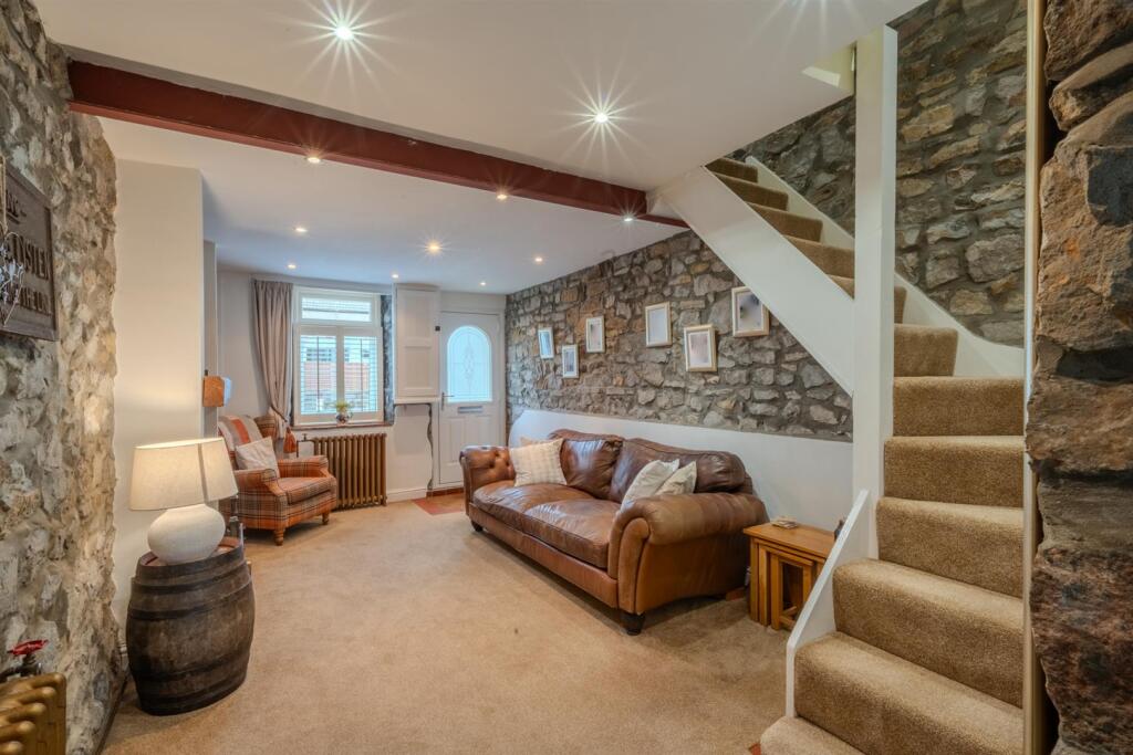 4 Woodland St-22.jpg