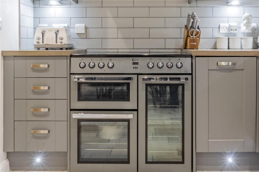 Laythe Barn Close, Milnrow, Rochdale, Greater Manchester, OL16