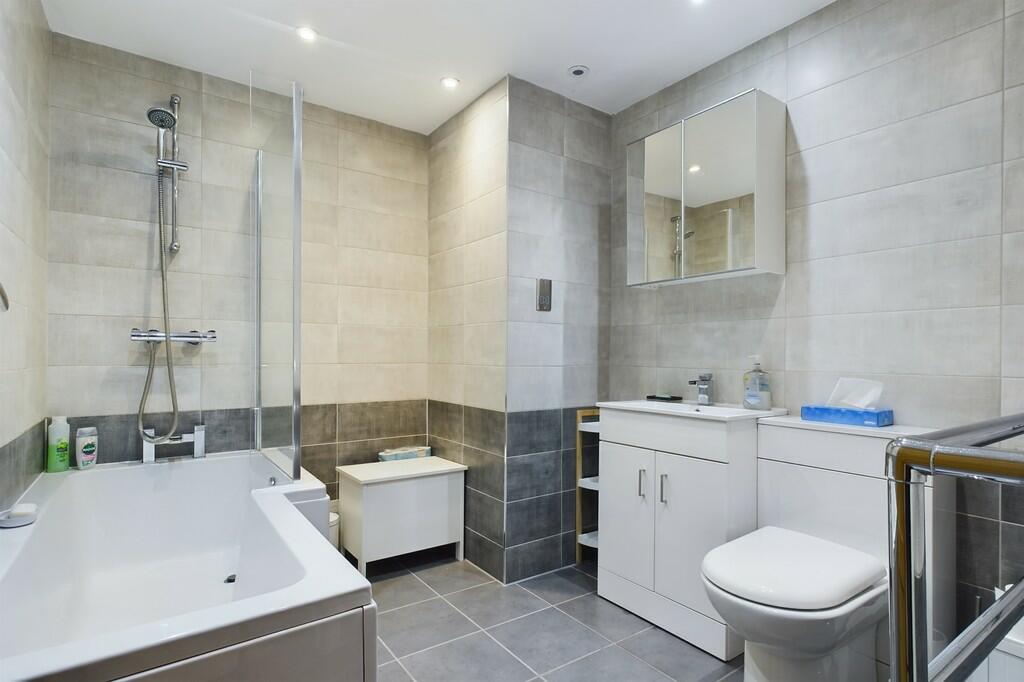 CAM01085G0-PR0304...