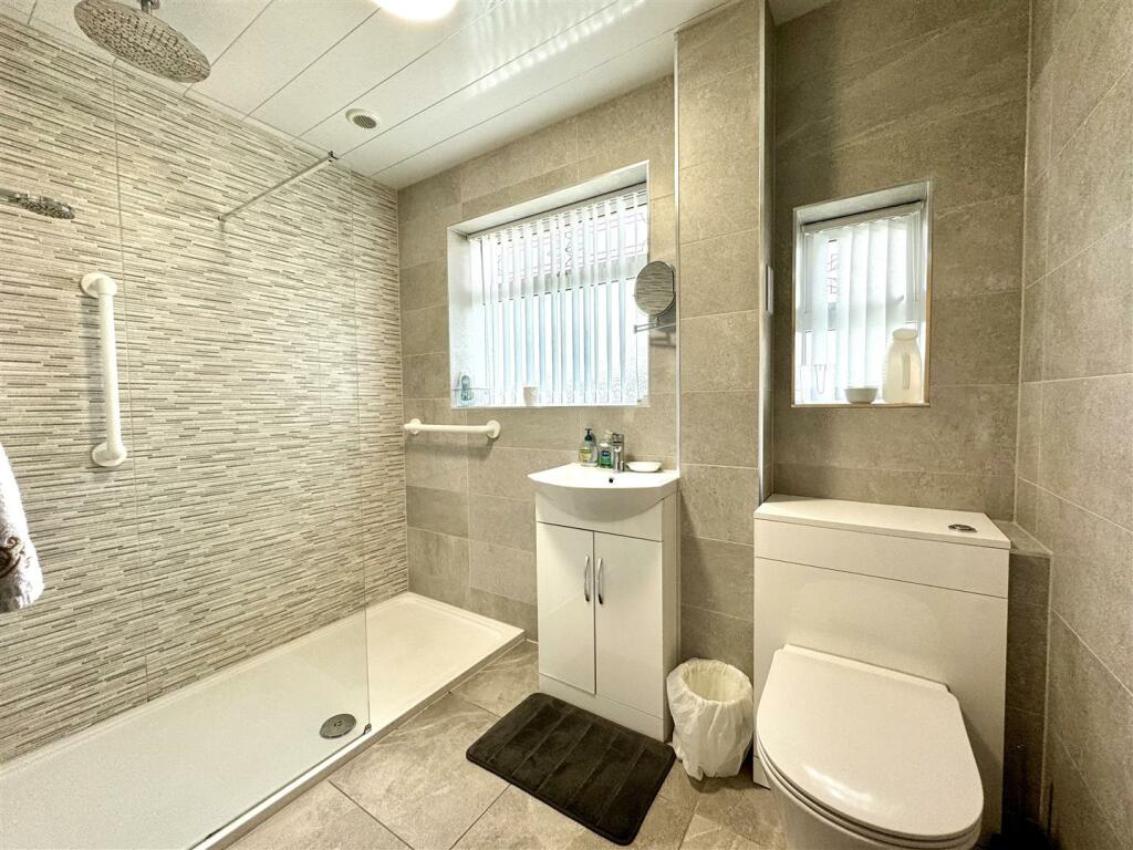 SHOWER ROOM