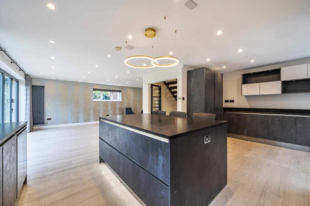 1348460-18-68b703...