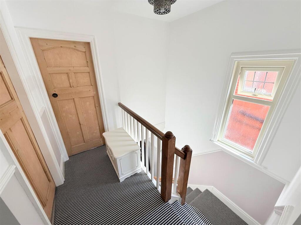 FIRST FLOOR LANDING