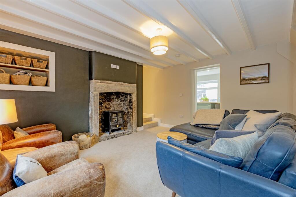 Reception Room-1.jpg